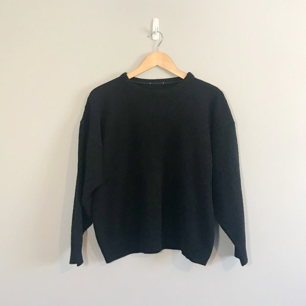 🌿 Vintage Black Knit Sweater